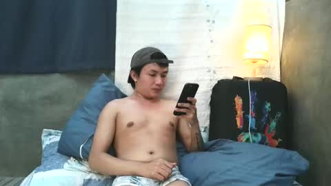 Snapshot of pinoy_petitehugecock chatting on October 3, 2:53 am alex online show from October 3, 2:53 am