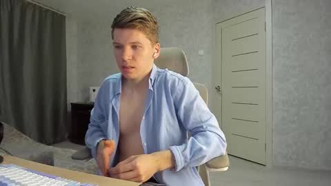 Pierre online show from November 3, 4:46 am