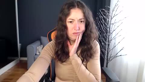 piscesgirl06 online show from May 14, 5:38 am