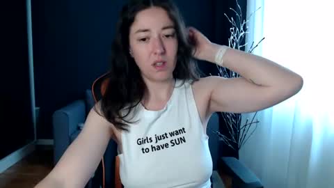 piscesgirl06 online show from June 12, 4:22 am