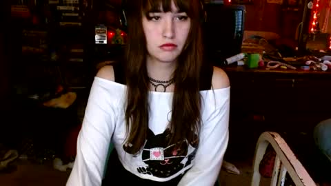 Izzy online show from November 11, 6:21 pm