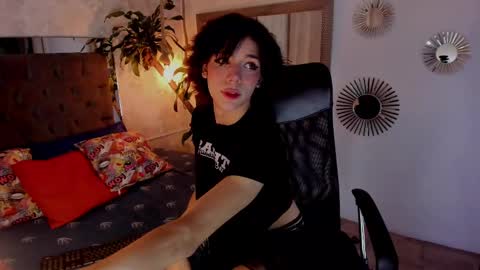 Snapshot of pixy_20 chatting on February 9, 11:15 pm cris online show from February 9, 11:15 pm