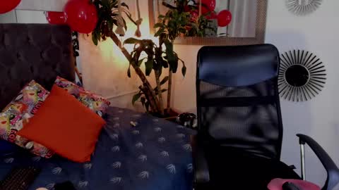 Snapshot of pixy_20 chatting on February 14, 11:42 am cris online show from February 14, 11:42 am