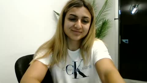 PlayfulNicole online show from June 25, 2:19 am
