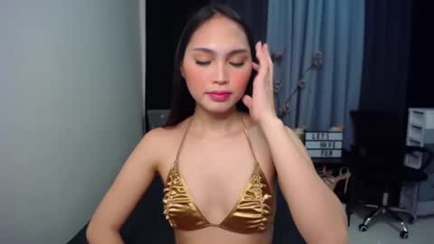 Snapshot of pleasure4salets chatting on September 30, 3:39 am LAUREEN online show from September 30, 3:39 am