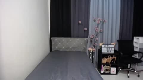 Snapshot of pleasure4salets chatting on October 8, 2:51 am LAUREEN online show from October 8, 2:51 am