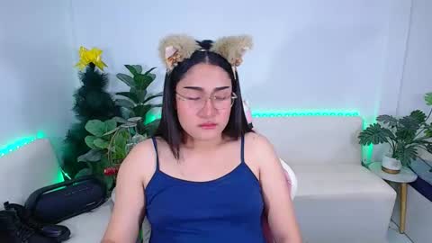 Ploysai online show from December 3, 1:01 pm