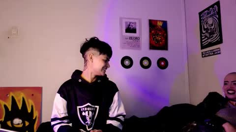    online show from September 30, 3:39 am