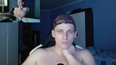 Snapshot of poliglotjoe chatting on October 22, 6:27 am Poliglot online show from October 22, 6:27 am