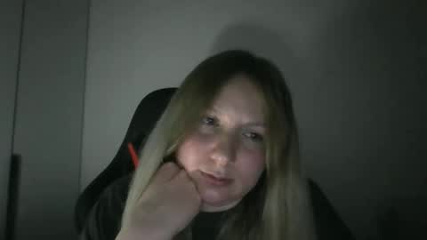 poliholly online show from February 26, 8:45 pm