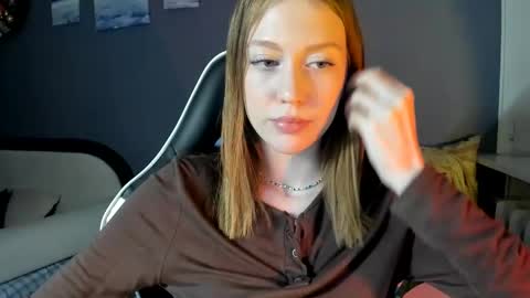 Snapshot of polihoney chatting on February 13, 6:37 pm Polina online show from February 13, 6:37 pm