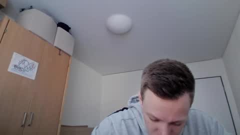 pommesmiteiscreme online show from March 2, 11:29 am