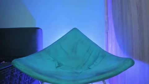 Snapshot of pool_baker_ chatting on January 18, 12:24 am johnatan online show from January 18, 12:24 am