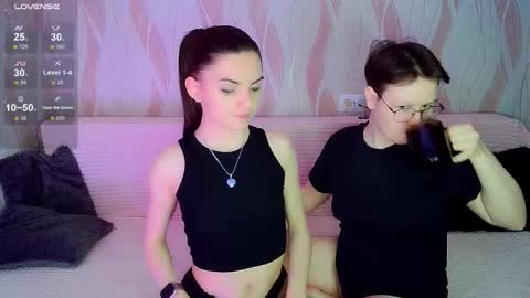 Ana and Tati online show from December 5, 9:12 pm