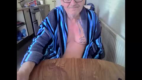 poshman65 online show from April 14, 10:18 am