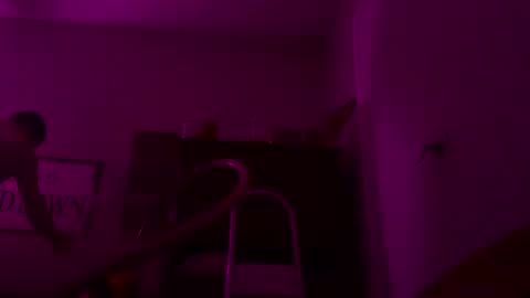 poundtown1996 online show from October 8, 5:57 am