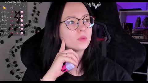 Robyn online show from October 9, 4:45 pm