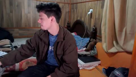 chris independent  online show from March 22, 11:42 pm