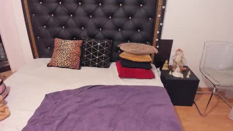 Ailyn online show from January 12, 6:09 am