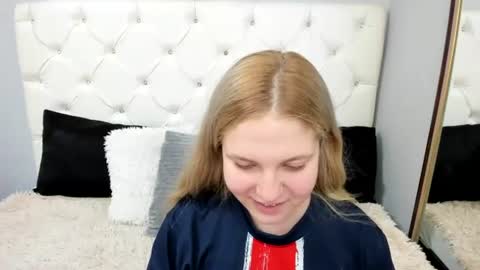 Lisa online show from June 11, 7:45 pm