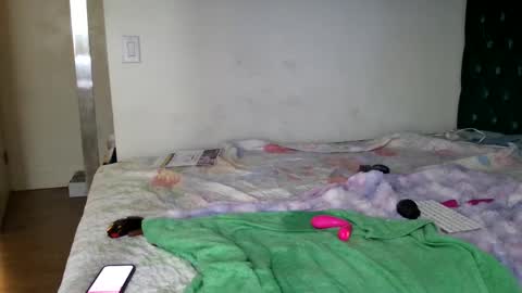 Yasmine pretty online show from February 19, 10:31 pm