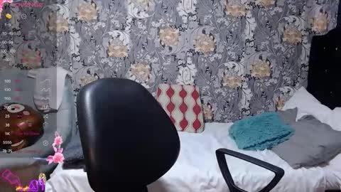pretty_cristal22 online show from June 7, 5:29 pm