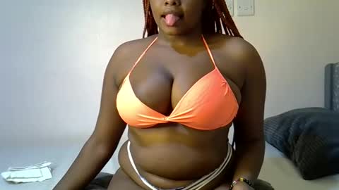 Snapshot of pretty_daina3 chatting on September 12, 8:11 pm pretty_daina3 online show from September 12, 8:11 pm