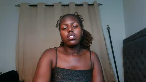 pretty_empress online show from August 4, 7:32 pm