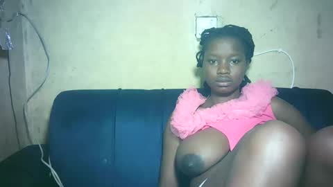 pretty_milan online show from December 15, 12:12 pm