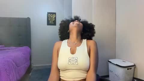 Pretty peaches online show from January 9, 11:43 pm