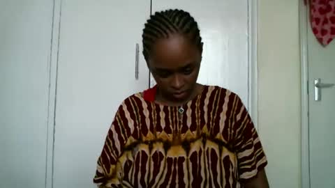 Snapshot of pretty_zii chatting on October 7, 10:33 am zii online show from October 7, 10:33 am