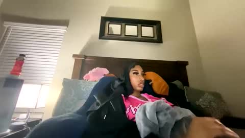 prettyfacefemale online show from February 3, 2:53 am