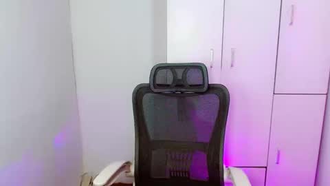 Snapshot of prettyjulian chatting on January 30, 9:47 am SEXY JULIA online show from January 30, 9:47 am