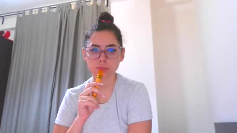 prettyjulliette online show from October 18, 5:17 pm