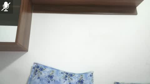 prettyjulliette online show from July 9, 4:44 pm