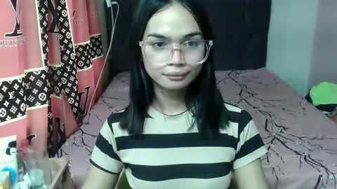 prettykhelcy online show from May 9, 3:34 am