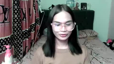 prettykhelcy online show from June 9, 11:54 am