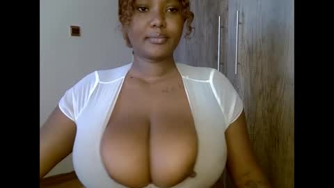 Snapshot of prettypearl_ chatting on January 16, 6:56 am pearl online show from January 16, 6:56 am