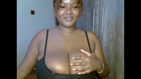 Snapshot of prettypearl_ chatting on January 20, 11:35 am pearl online show from January 20, 11:35 am
