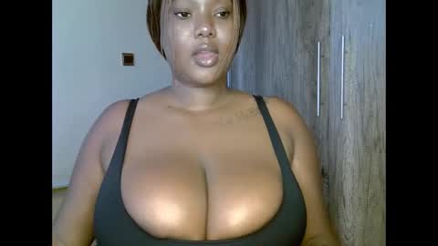 Snapshot of prettypearl_ chatting on February 5, 9:46 am pearl online show from February 5, 9:46 am