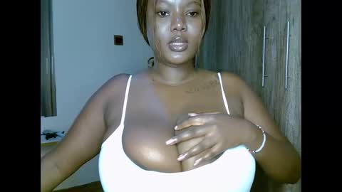 Snapshot of prettypearl_ chatting on February 6, 8:45 pm pearl online show from February 6, 8:45 pm
