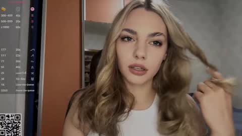 Amelia online show from December 19, 6:58 pm