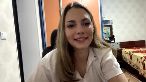 Amelia online show from November 12, 8:00 pm