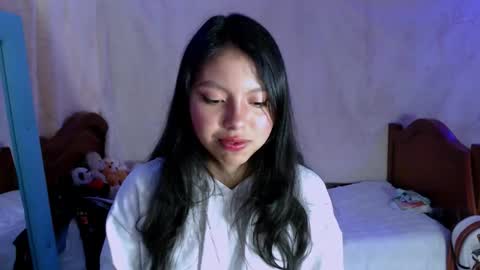  Elia  online show from December 5, 8:17 pm