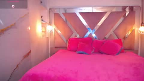 princessa_charlotte online show from June 10, 7:35 pm