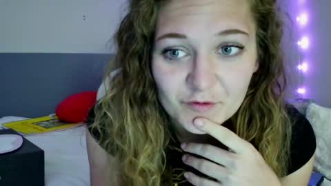 princessvalmarie online show from April 18, 8:49 am