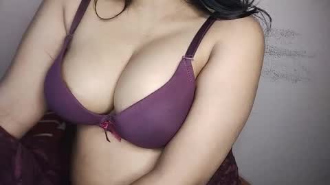 priyu_ online show from November 26, 7:32 pm