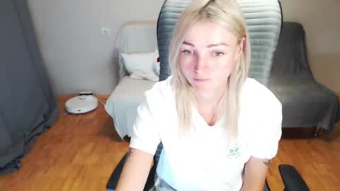 Polly online show from November 23, 1:53 pm