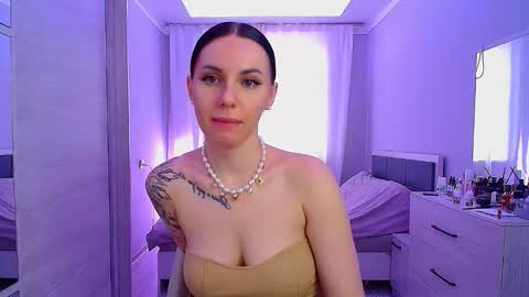 Julia online show from February 7, 3:20 am