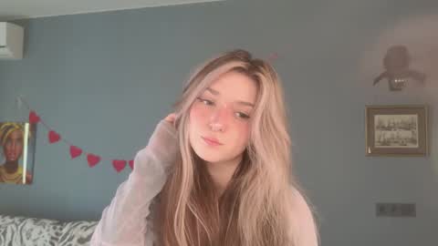 Bella online show from March 31, 5:41 am